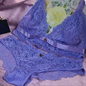 NWT 2 pcs Lace Soft Cup Wireless Bra  Set